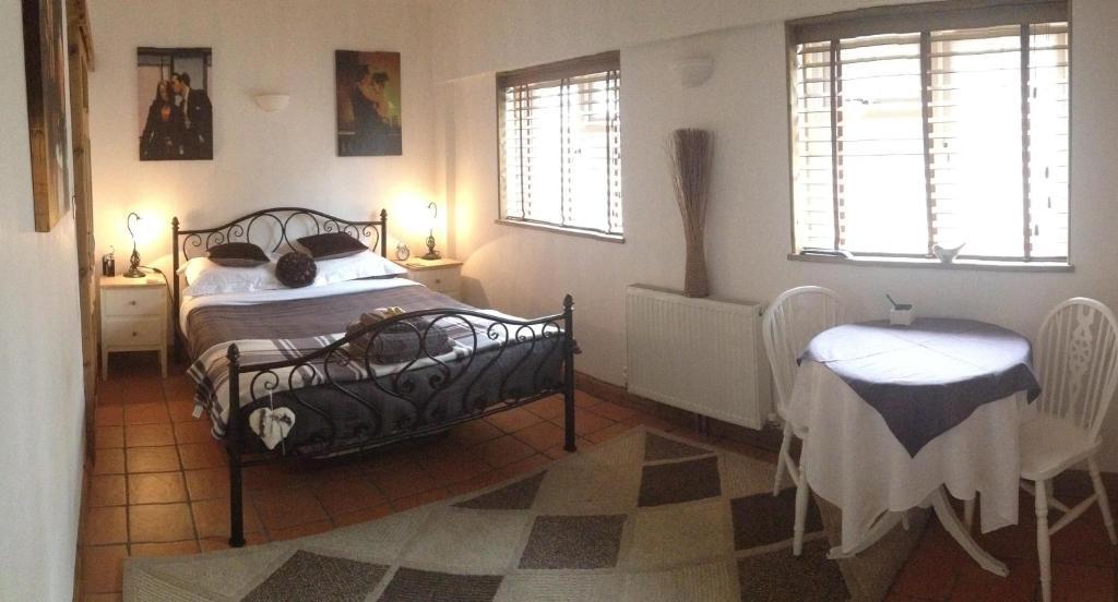 Tanglewood Gatwick Bed & Breakfast Crawley  Room photo